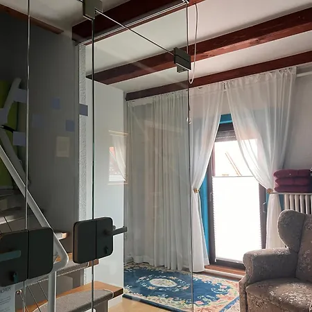 Paul Og Apartment Floh